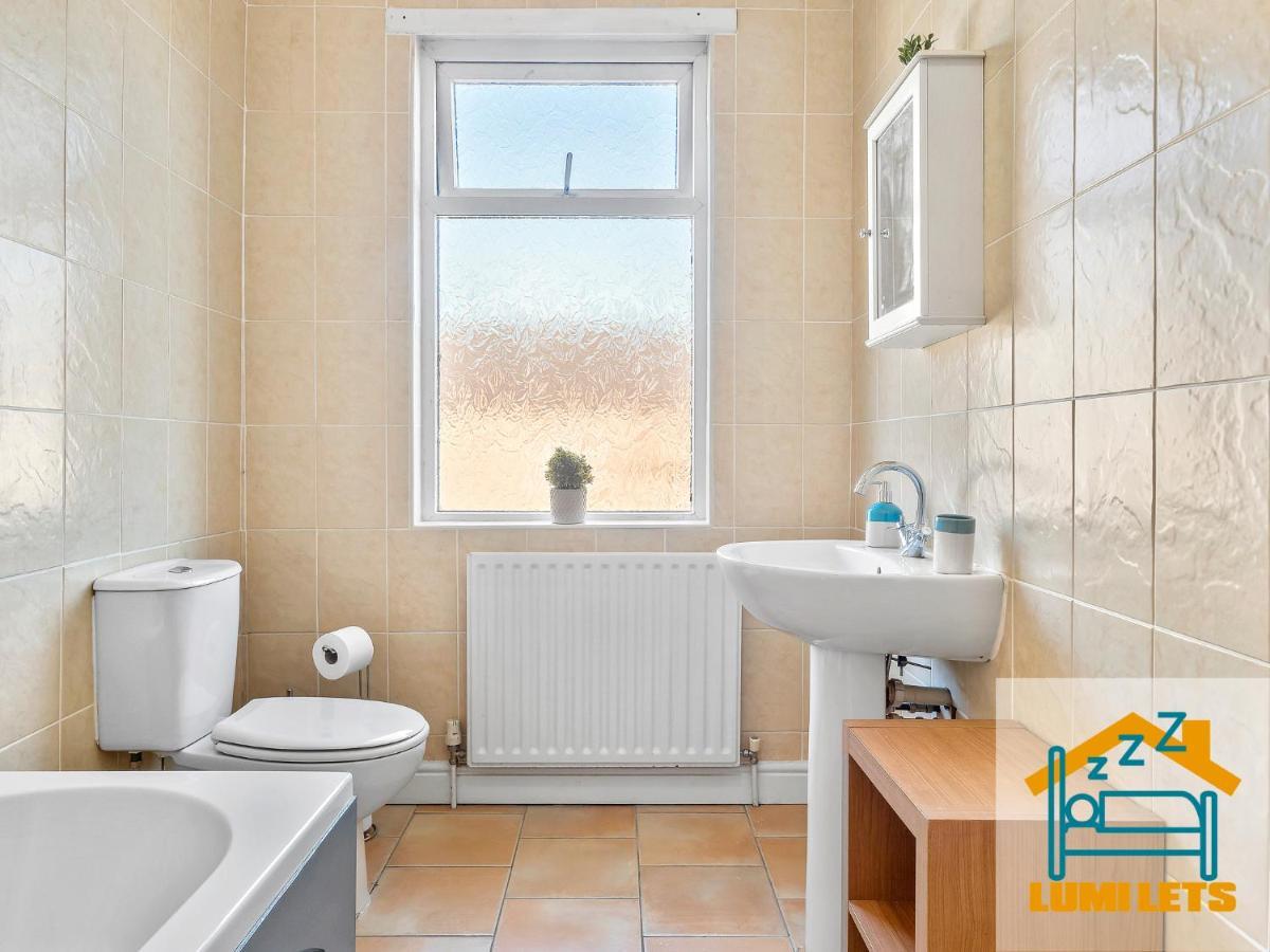 2Br Home In Barrow-In-Furness Sleeps 8 Close To Bae Systems, Hospital, Lakes Exterior photo